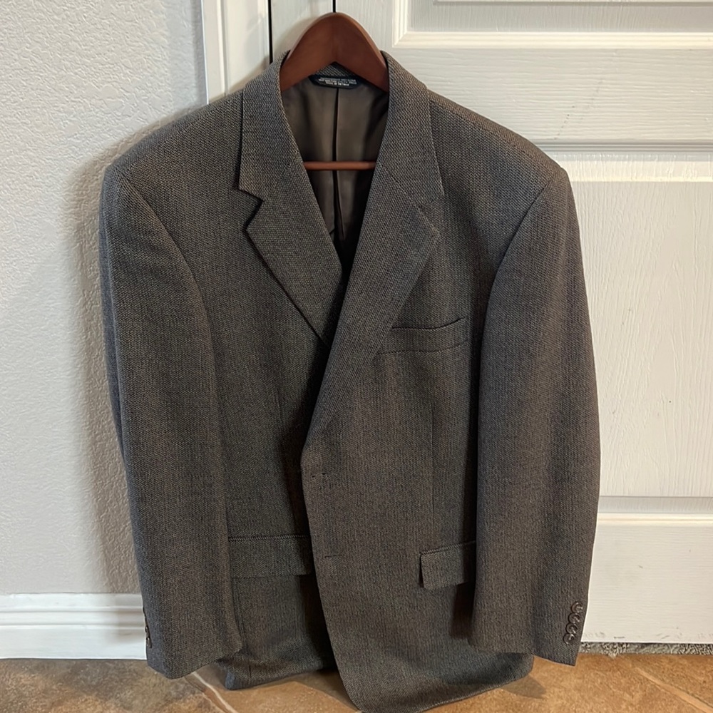 Evan Picone Grey Herringbone tweet Blazer Size 42R in Excellent Condition.